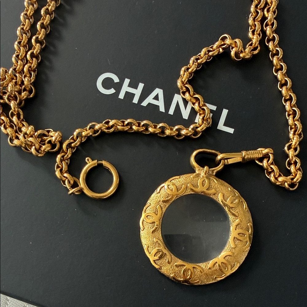 CHANEL Gold Chain‎ Necklace with Embossed magnifying glass.